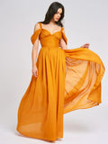 ROBE LONGUE DRAPÉE À FENTE HAUTE EN MAILLE SUPERPOSÉE JELANI 