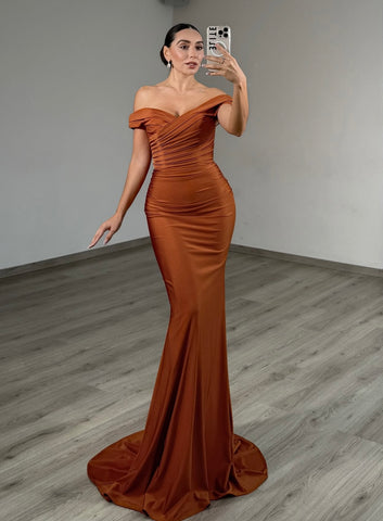 OFF SHOULDER FITTED GOWN
