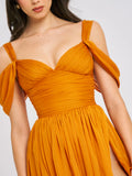 ROBE LONGUE DRAPÉE À FENTE HAUTE EN MAILLE SUPERPOSÉE JELANI 