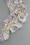 ROBE LONGUE À ÉPAULES UNIQUES ET À VOLANTS À MOTIF FLORAL