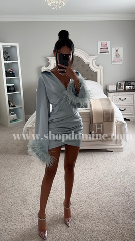 ABITO MINI AZZURRO A MANICHE LUNGE CON PIUME JENNA