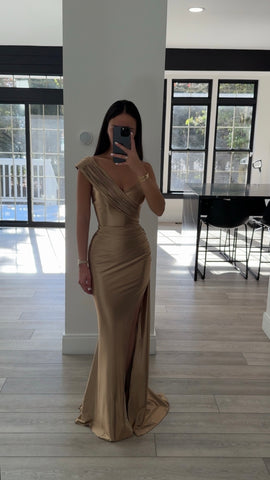 ONE SHOULDER FITTED DRAPED GOWN