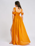 ROBE LONGUE DRAPÉE À FENTE HAUTE EN MAILLE SUPERPOSÉE JELANI 