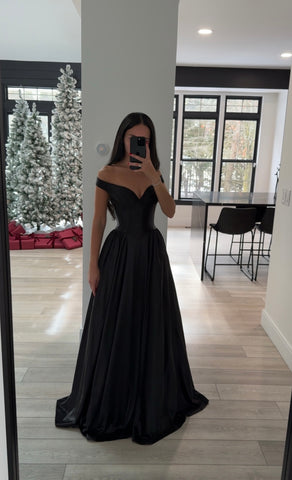 ARI GOWN