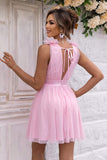 ROBE MINI EN MAILLE SANS MANCHES DOS OUVERT