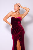 ROBE LONGUE EN VELOURS SANS BRETELLES À COL EN COEUR