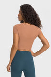 T-SHIRT SPORTIVA A MANICA CORTA CON SCOLLO ROTONDO