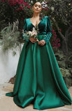 ROBE DE BAL EN VELOURS À MANCHES LONGUES