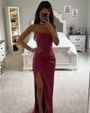 ROBE EN SATIN AVEC CORSET ET ÉPAULES DÉNUDÉES