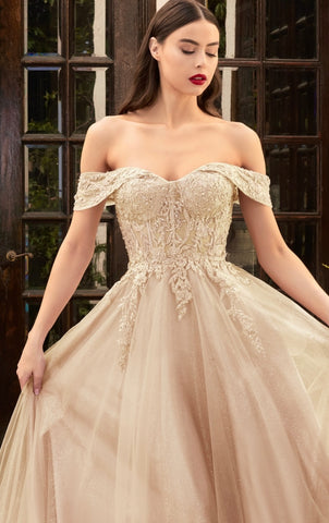 ABITO IN PIZZO CON SPALLE SCOPERTE