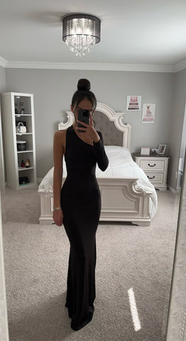 ROBE ASYMÉTRIQUE À UNE MANCHE