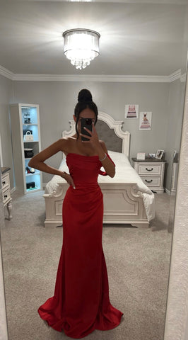 ROBE EN SATIN DUCHESSE ROUGE À COL LICOU
