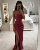 ROBE EN SATIN AVEC CORSET ET ÉPAULES DÉNUDÉES